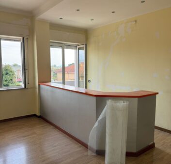 UFFICIO 90 MQ Varcaturo-Centro