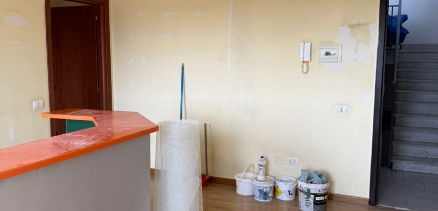 UFFICIO 90 MQ Varcaturo-Centro