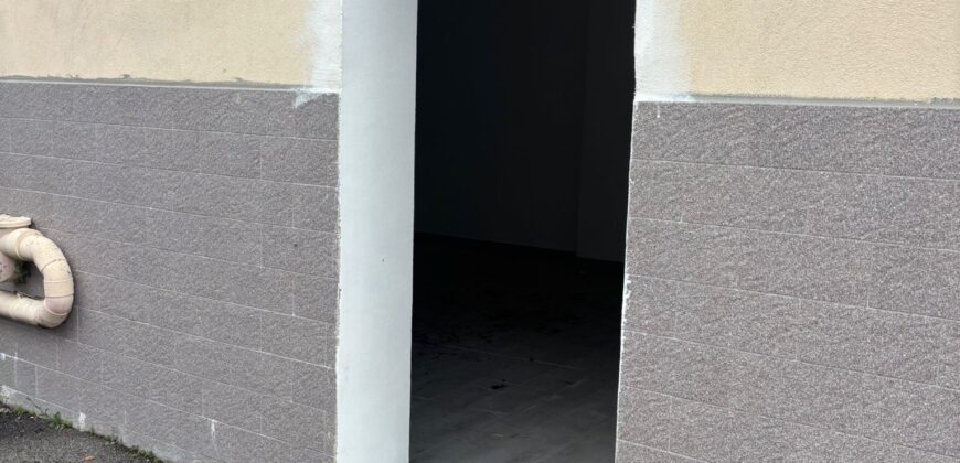 LOCALE COMMERCIALE 75 MQ Varcaturo-Via Ripuaria