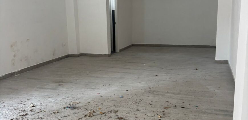 LOCALE COMMERCIALE 75 MQ Varcaturo-Via Ripuaria