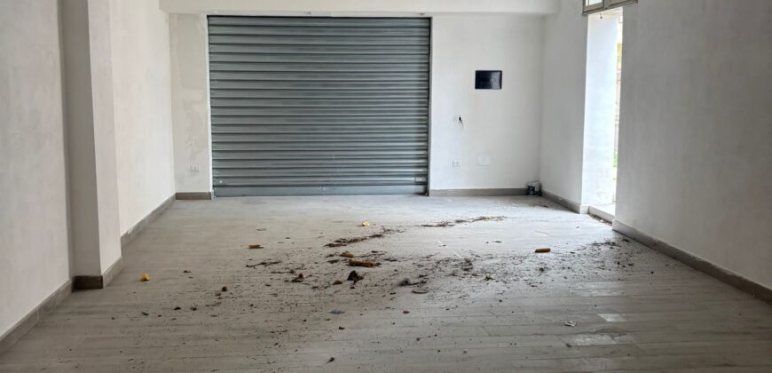 LOCALE COMMERCIALE 75 MQ Varcaturo-Via Ripuaria