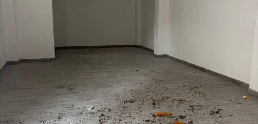 LOCALE COMMERCIALE 75 MQ Varcaturo-Via Ripuaria