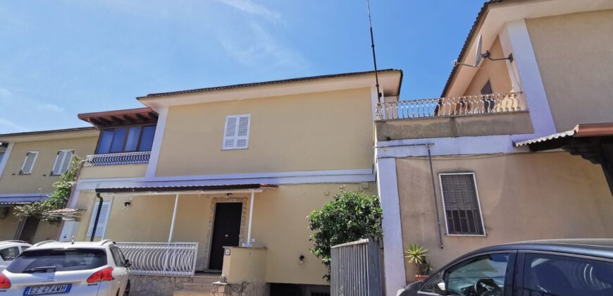 VILLA IN FITTO IN PARCO Varcaturo