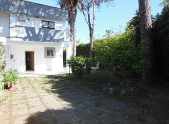 VILLA BIFAMILIARE IN PARCO PRIVATO Lago Patria