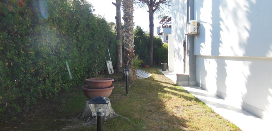 VILLA BIFAMILIARE IN PARCO PRIVATO Lago Patria