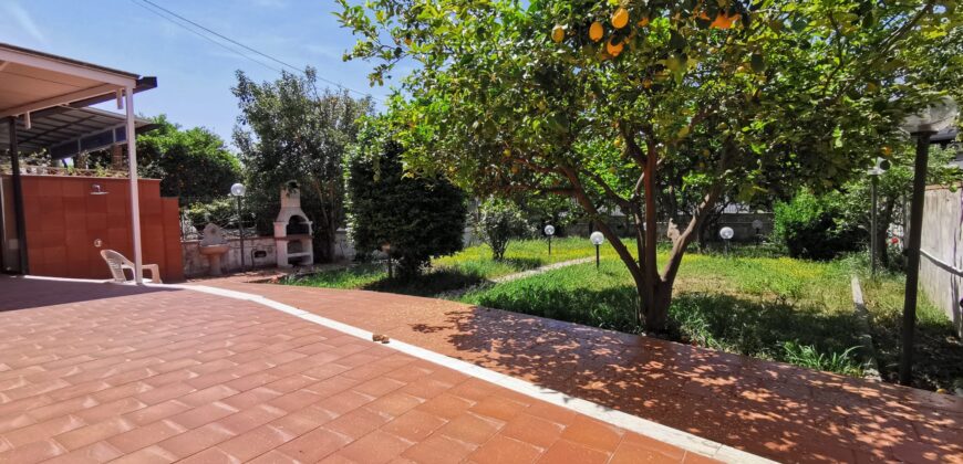 VILLA IN FITTO IN PARCO Varcaturo