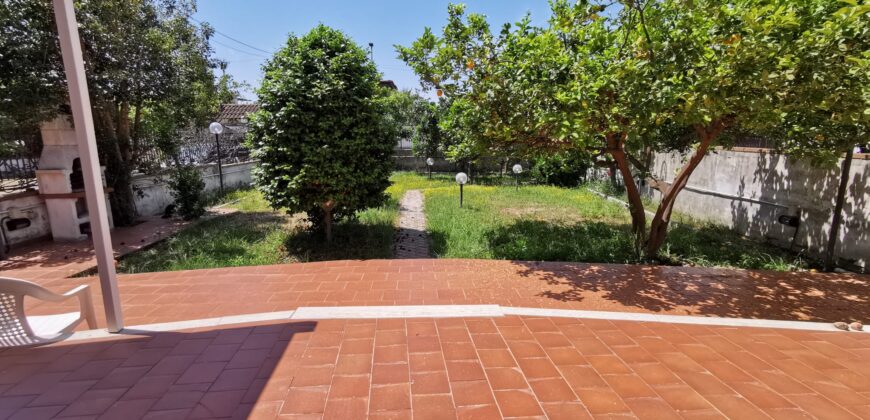 VILLA IN FITTO IN PARCO Varcaturo