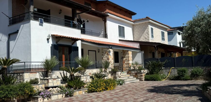 VILLA BIFAMILIARE Licola-Via San Nullo