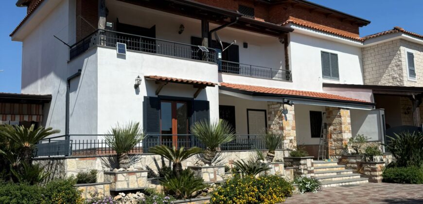 VILLA BIFAMILIARE Licola-Via San Nullo