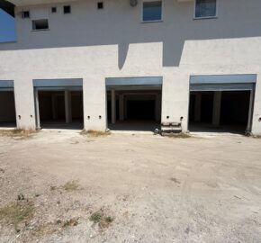 LOCALE COMMERCIALE 600 MQ Varcaturo
