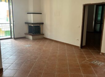 TRILOCALE 75 MQ Pozzuoli-Via Napoli