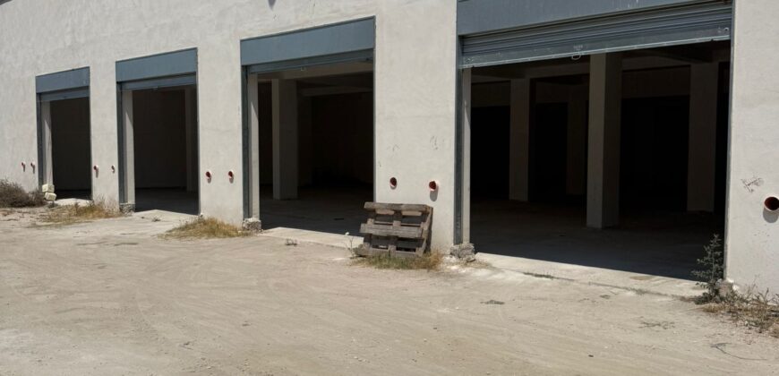 LOCALE COMMERCIALE 600 MQ Varcaturo