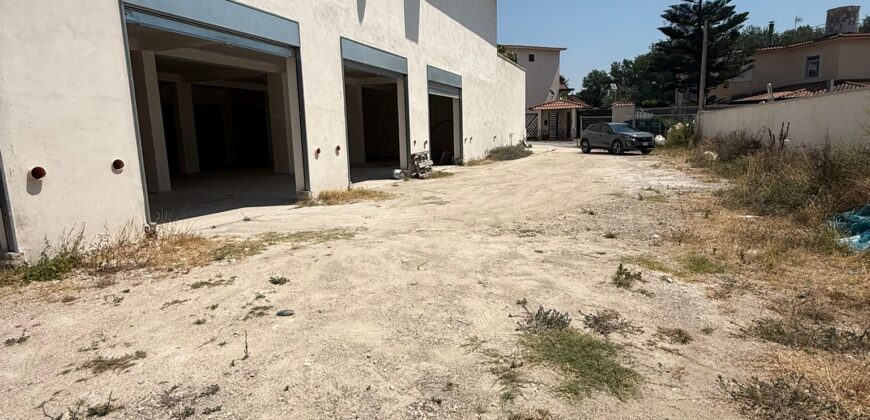 LOCALE COMMERCIALE 600 MQ Varcaturo