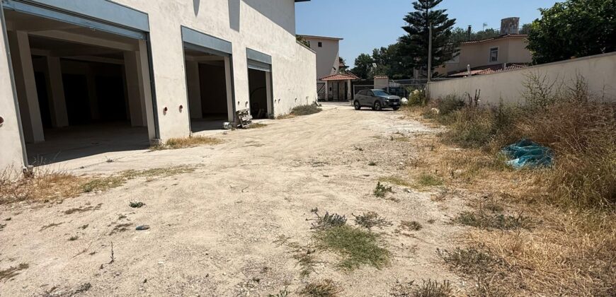 LOCALE COMMERCIALE 600 MQ Varcaturo
