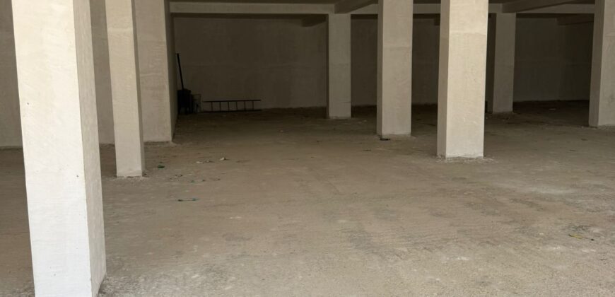 LOCALE COMMERCIALE 600 MQ Varcaturo