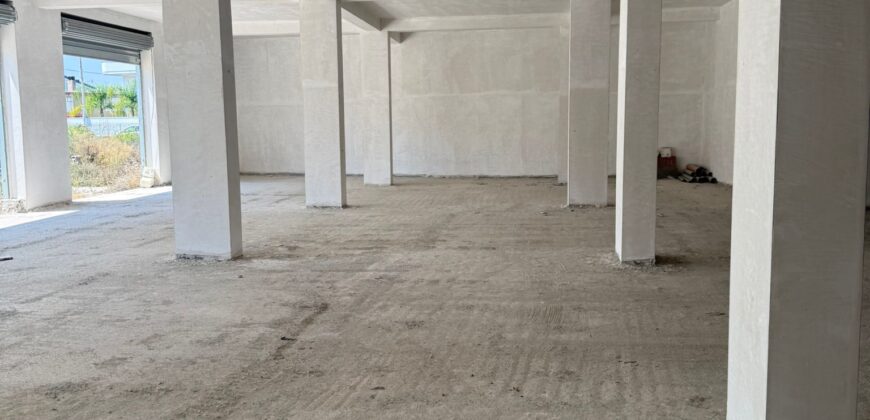 LOCALE COMMERCIALE 600 MQ Varcaturo