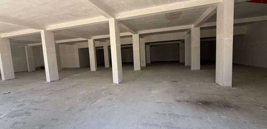 LOCALE COMMERCIALE 600 MQ Varcaturo