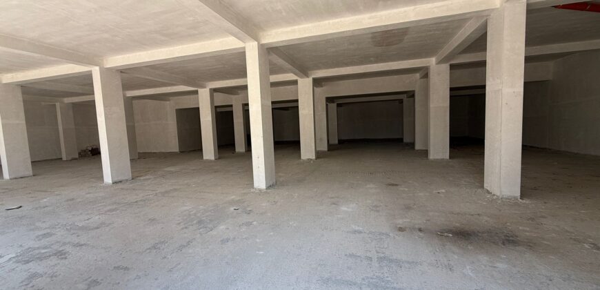 LOCALE COMMERCIALE 600 MQ Varcaturo