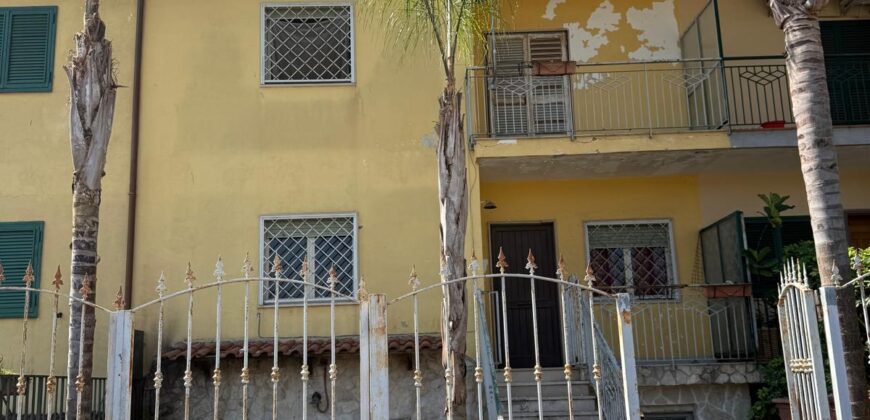 VILLA A SCHIERA Varcaturo-Parco Vittoria