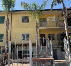 VILLA A SCHIERA Varcaturo-Parco Vittoria