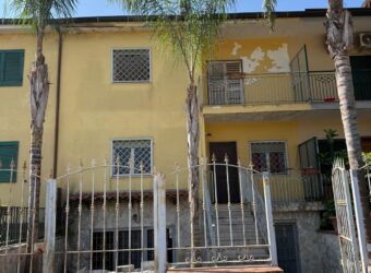 VILLA A SCHIERA Varcaturo-Parco Vittoria