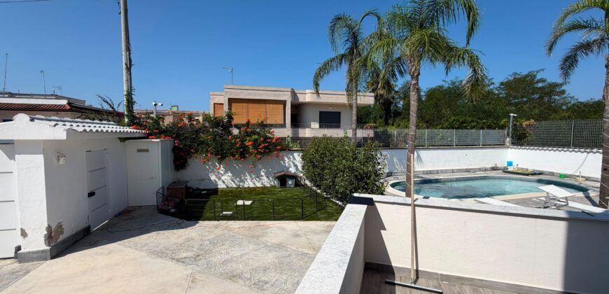 VILLA CON PISCINA Castel Volturno-Parco Europa