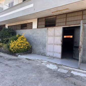 LOCALE USO ARTIGIANALE Qualiano-Via Ripuaria