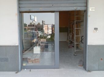 LOCALE COMMERCIALE Varcaturo-Centro