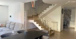 VILLA DIVISA IN DUE APPARTAMENTO Varcaturo-P.Co Obelisco