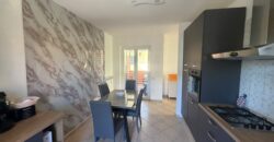 VILLA DIVISA IN DUE APPARTAMENTO Varcaturo-P.Co Obelisco