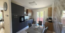 VILLA DIVISA IN DUE APPARTAMENTO Varcaturo-P.Co Obelisco