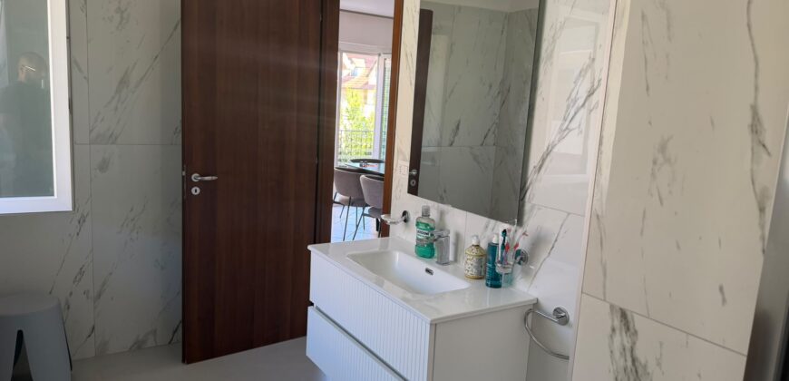 VILLA DIVISA IN DUE APPARTAMENTO Varcaturo-P.Co Obelisco