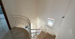 VILLA DIVISA IN DUE APPARTAMENTO Varcaturo-P.Co Obelisco
