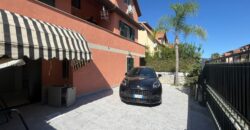 VILLA DIVISA IN DUE APPARTAMENTO Varcaturo-P.Co Obelisco