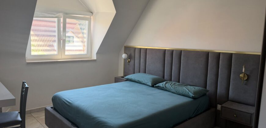 VILLA DIVISA IN DUE APPARTAMENTO Varcaturo-P.Co Obelisco