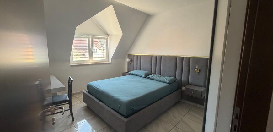 VILLA DIVISA IN DUE APPARTAMENTO Varcaturo-P.Co Obelisco