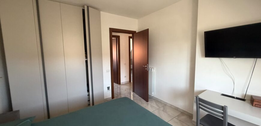 VILLA DIVISA IN DUE APPARTAMENTO Varcaturo-P.Co Obelisco