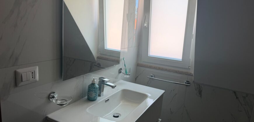 VILLA DIVISA IN DUE APPARTAMENTO Varcaturo-P.Co Obelisco