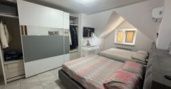 VILLA DIVISA IN DUE APPARTAMENTO Varcaturo-P.Co Obelisco