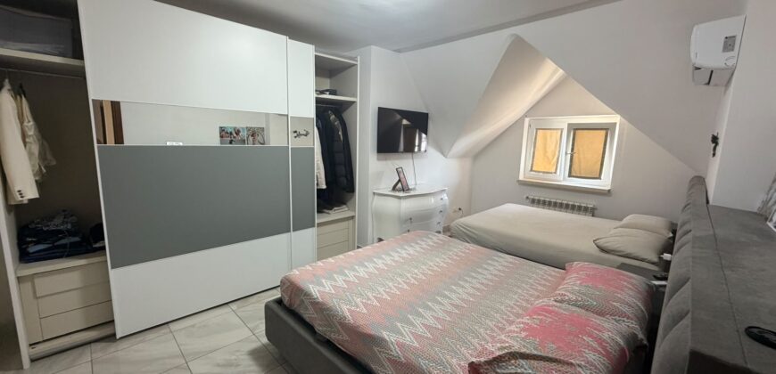 VILLA DIVISA IN DUE APPARTAMENTO Varcaturo-P.Co Obelisco