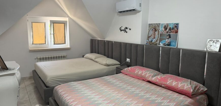 VILLA DIVISA IN DUE APPARTAMENTO Varcaturo-P.Co Obelisco