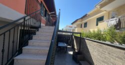 VILLA DIVISA IN DUE APPARTAMENTO Varcaturo-P.Co Obelisco