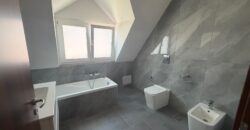 VILLA DIVISA IN DUE APPARTAMENTO Varcaturo-P.Co Obelisco