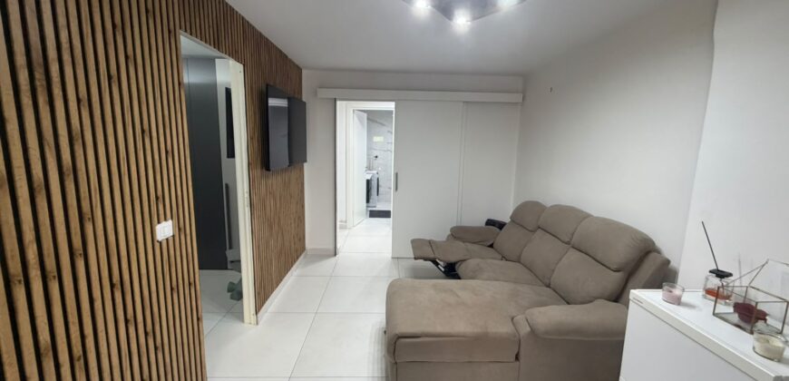VILLA DIVISA IN DUE APPARTAMENTO Varcaturo-P.Co Obelisco
