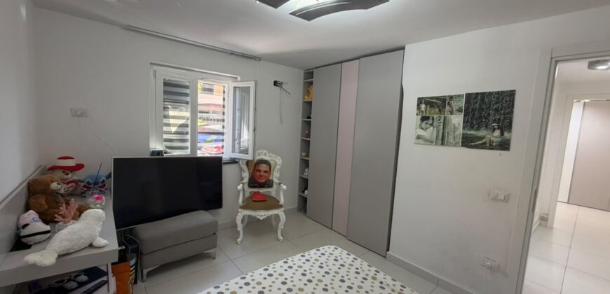 VILLA DIVISA IN DUE APPARTAMENTO Varcaturo-P.Co Obelisco