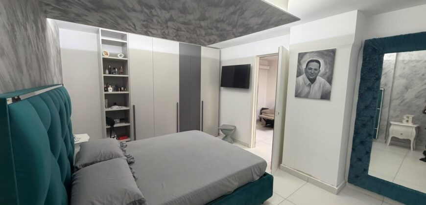VILLA DIVISA IN DUE APPARTAMENTO Varcaturo-P.Co Obelisco