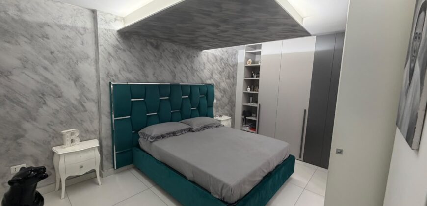 VILLA DIVISA IN DUE APPARTAMENTO Varcaturo-P.Co Obelisco