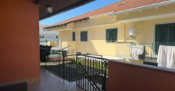 VILLA DIVISA IN DUE APPARTAMENTO Varcaturo-P.Co Obelisco