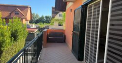 VILLA DIVISA IN DUE APPARTAMENTO Varcaturo-P.Co Obelisco