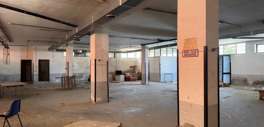 LOCALE USO ARTIGIANALE Qualiano-Via Ripuaria